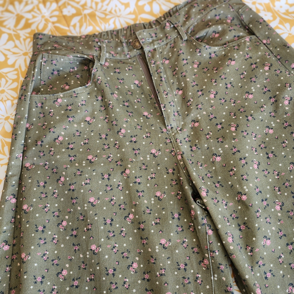 DAVI & DANI Olive Floral Wide Leg Pants - Picture 4 of 13